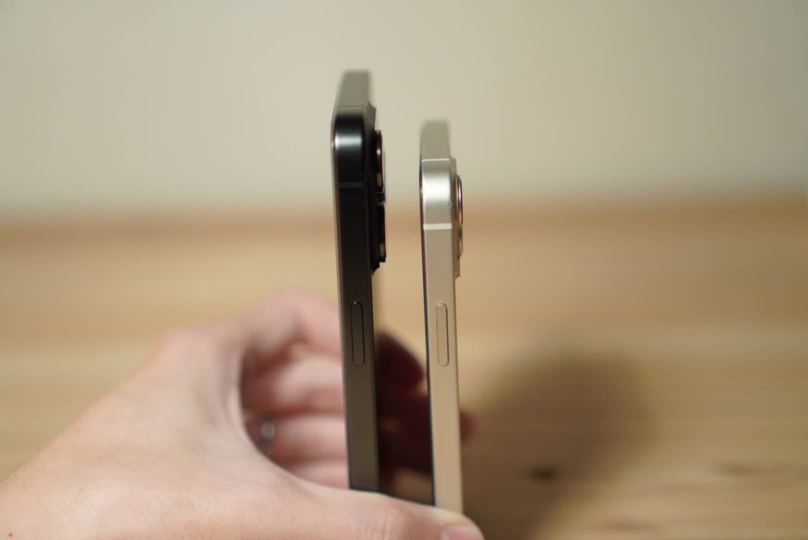 【レビュー】iPhone 15 ProはiPhone 13 miniからの乗り換えでも満足できるのか？！